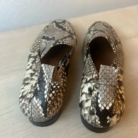 Tory Burch Women's Kira Snake Embossed Stretch Travel Loafer Black/White Sz 7M - Picture 3 of 8